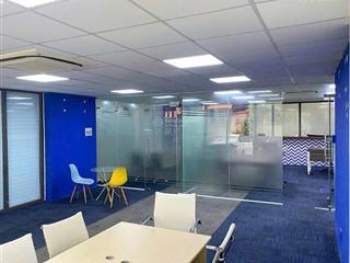 Cho thuê văn phòng tầng trệt  khu sân bay, tân bình dt120m2