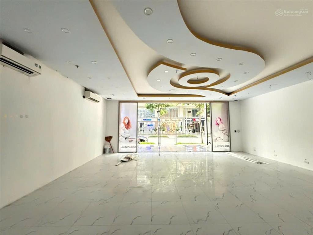 3 tầng đẹp, kinh doanh sầm uất  vị trí vàng sala