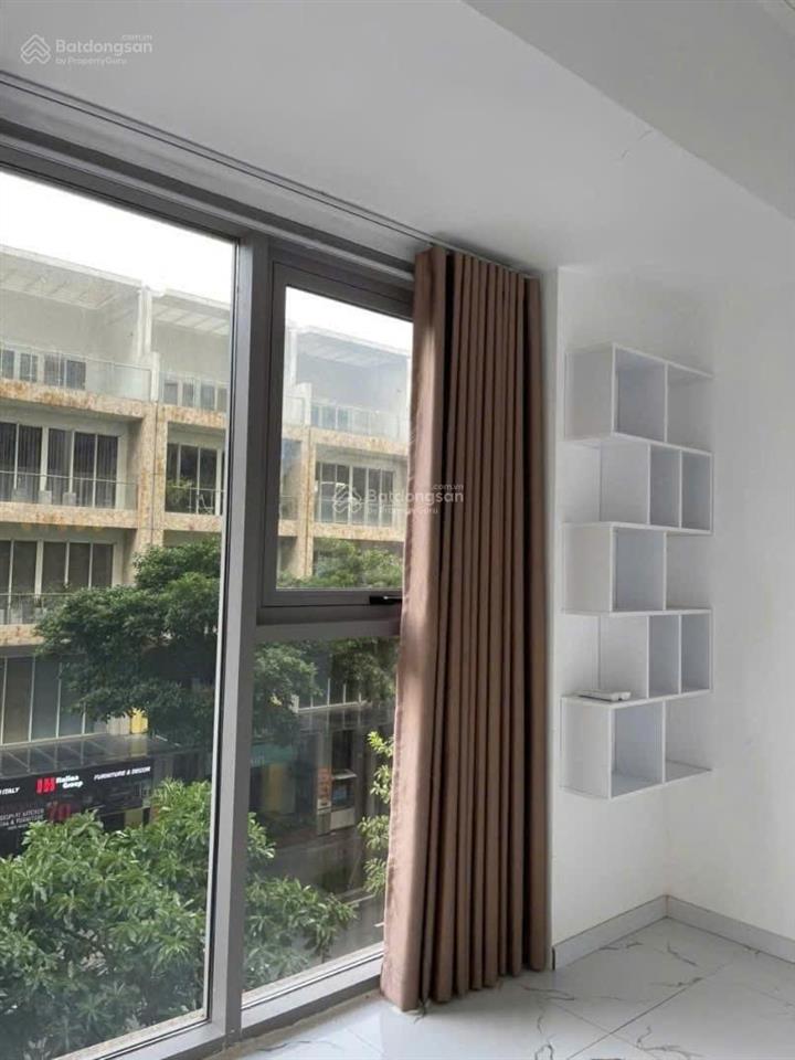3 tầng đẹp, kinh doanh sầm uất  vị trí vàng sala