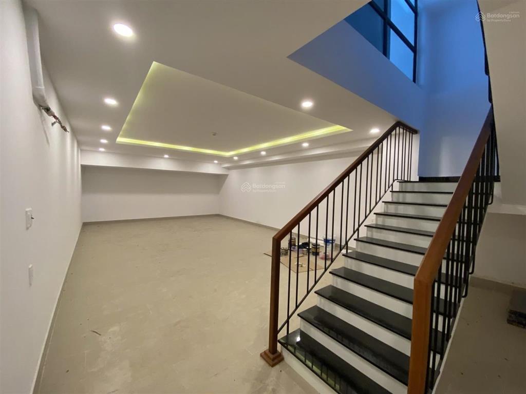 Cho thuê nhà phố saritown 1hầm 4,5 lầu giá tốt