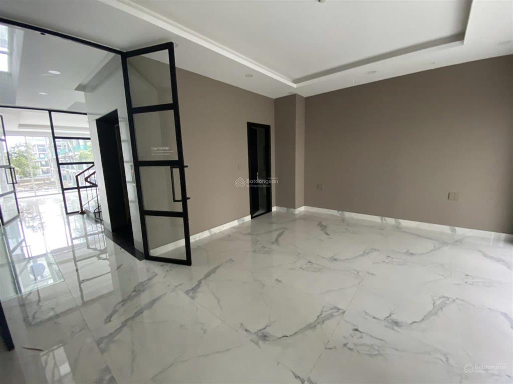 Cho thuê nhà phố saritown 1hầm 4,5 lầu giá tốt