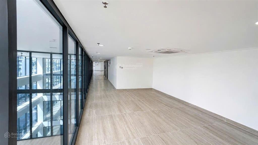 Văn phòng duplex atlas building tặng thêm tầng lửng + ban công ~57m²