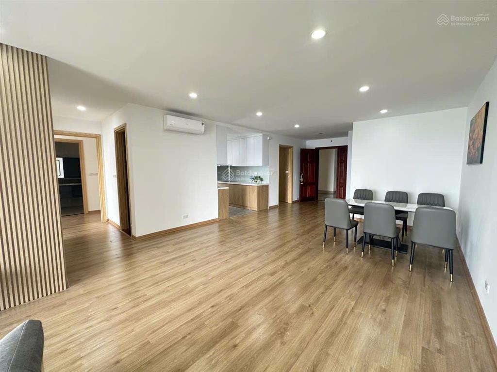 Em cho thuê căn hộ 3pn đồ từ cơ bản đến full tại chung cư nghĩa đô giá cho thuê chỉ 12 tr/th