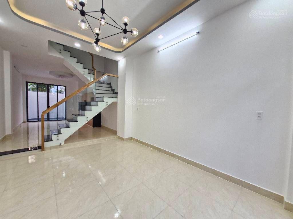 Siêu phầm 3 tầng, 64m2, gần mặt tiền, gần chợ long phước, quận 9 chỉ 4,x tỷ.