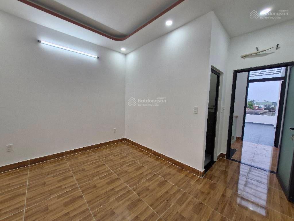 Siêu phầm 3 tầng, 64m2, gần mặt tiền, gần chợ long phước, quận 9 chỉ 4,x tỷ.