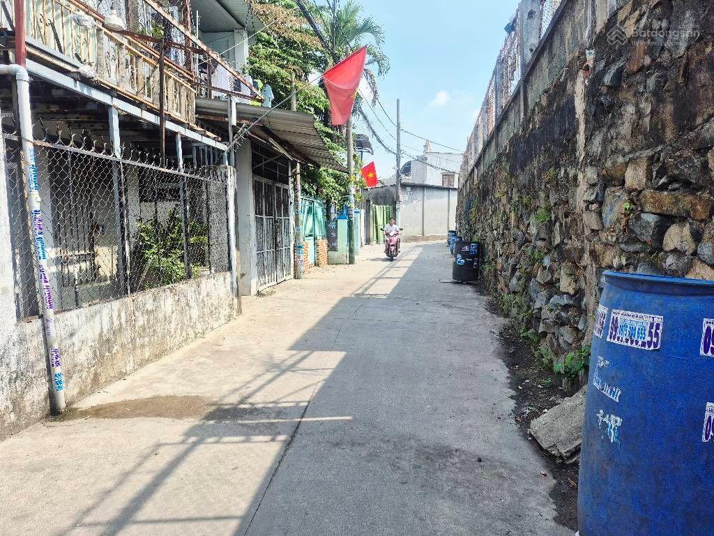 Bán nhà 3 tầng, 95m2, ngang 5m, gần tl43, tam bình, thủ đức chỉ 5,x tỷ.