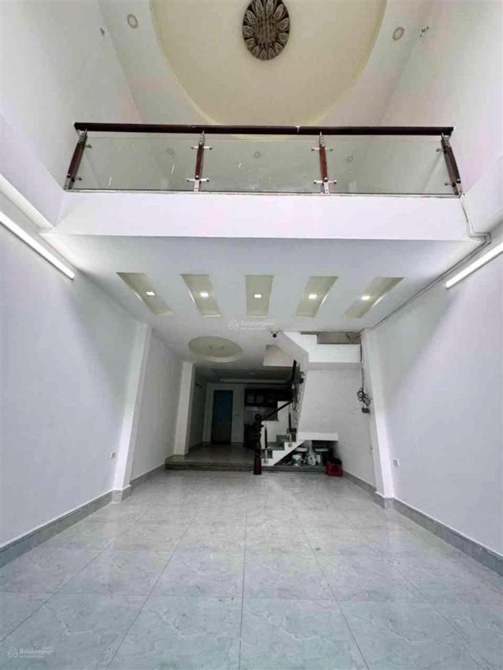 Bán gấp nhà 3 tầng, 62.4m2, cạnh lã xuân oai, gần cầu tăng long, long trường, quận 9 chỉ 6,2 tỷ