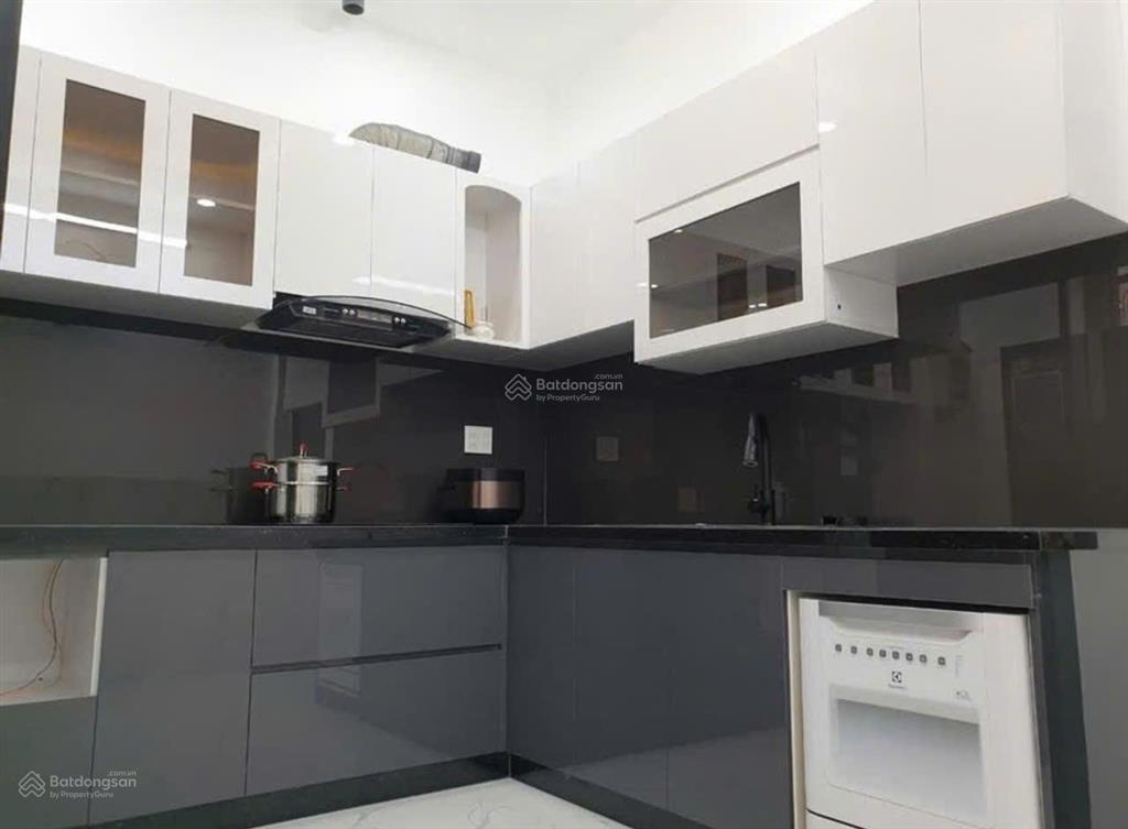 Nhà đẹp 3 tầng, trung tâm tam bình, gần bv thủ đức, gần phạm văn đồng, kdc bảo vệ 24/7
