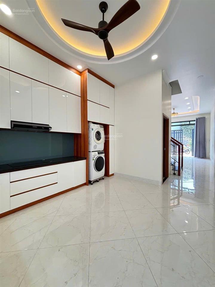 Nhà đẹp 3 tầng, 63m2, đường ô tô, gần làng đại học quốc gia, linh xuân, thủ đức.