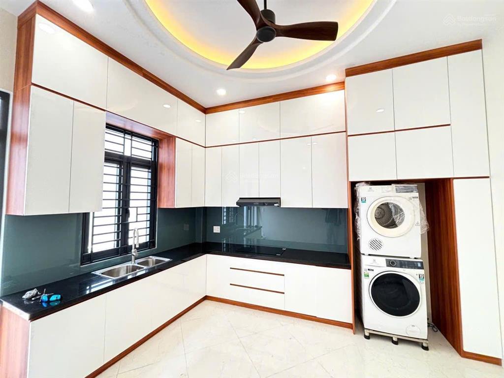 Nhà đẹp 3 tầng, 63m2, đường ô tô, gần làng đại học quốc gia, linh xuân, thủ đức.