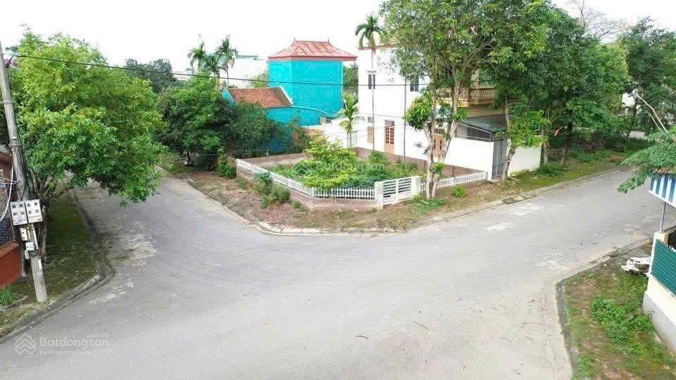 E còn 1 lô góc hiếm có tại phú cát  hoà lạc dt 100m2 (full thổ cư). giá chỉ nhỉnh 3 tỷ