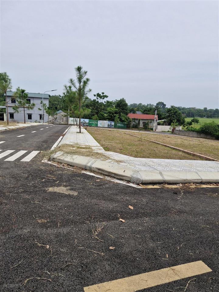 E còn 1 lô góc hiếm có tại phú cát  hoà lạc dt 100m2 (full thổ cư). giá chỉ nhỉnh 3 tỷ