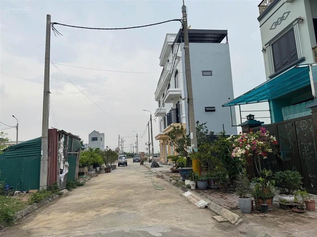 Chỉ còn đúng 1 lô hiếm có 60m sát cổng đh fpt hoà lạc, giá chỉ 3.x tỷ!