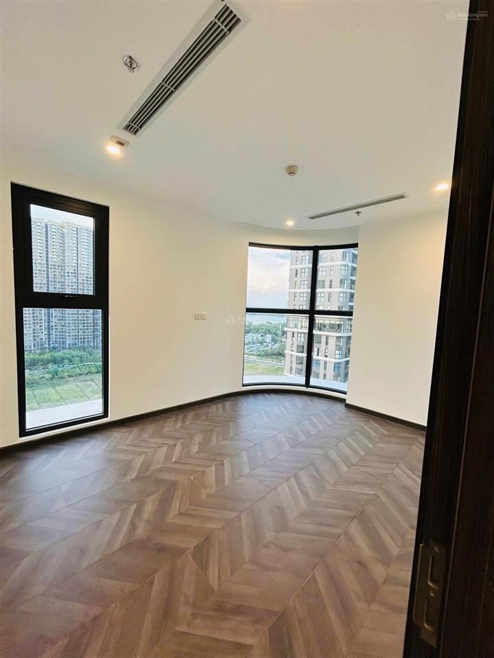 Cắt lỗ 1 tỷ  bán gấp 2pn căn góc 80m2 view nội khu, sông | sẵn hđ thuê 2 năm  giá 5,8 tỷ bao hết