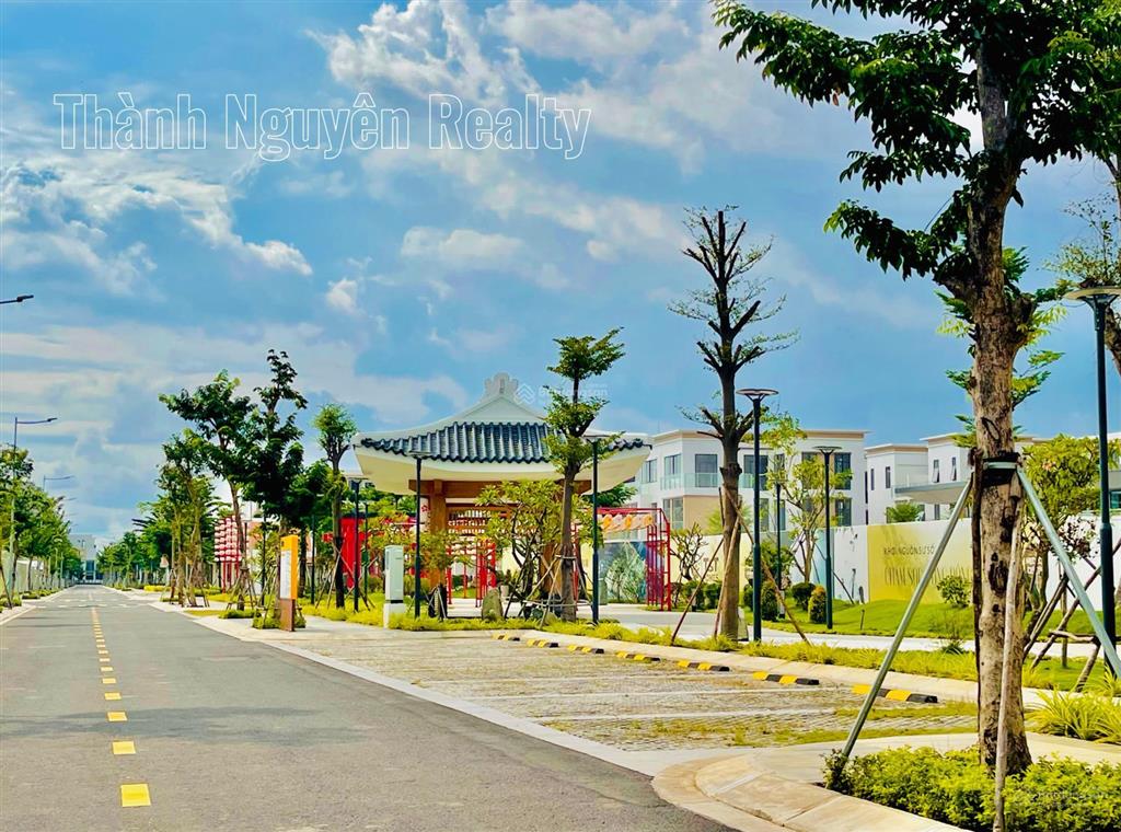 Nhà phố đối diện biệt thự (46tr/m2)   0961 575 ***