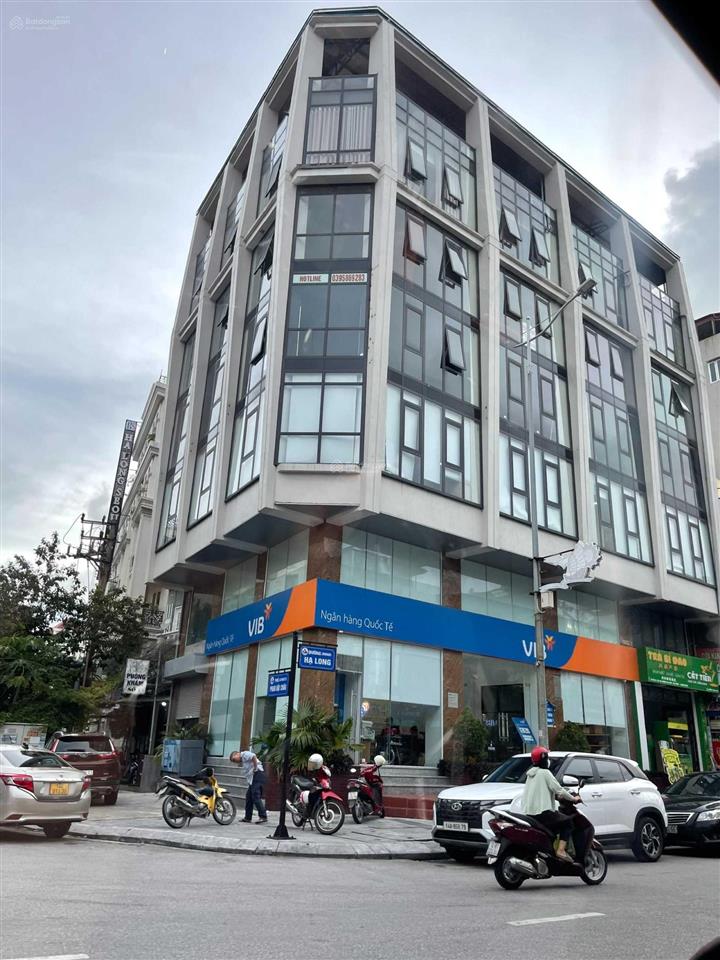 Bán lỗ giá 28 tỉ tòa nhà 7 tầng ô góc trục cái dăm bãi cháy trung tâm hạ long 250m2,  0914 043 ***