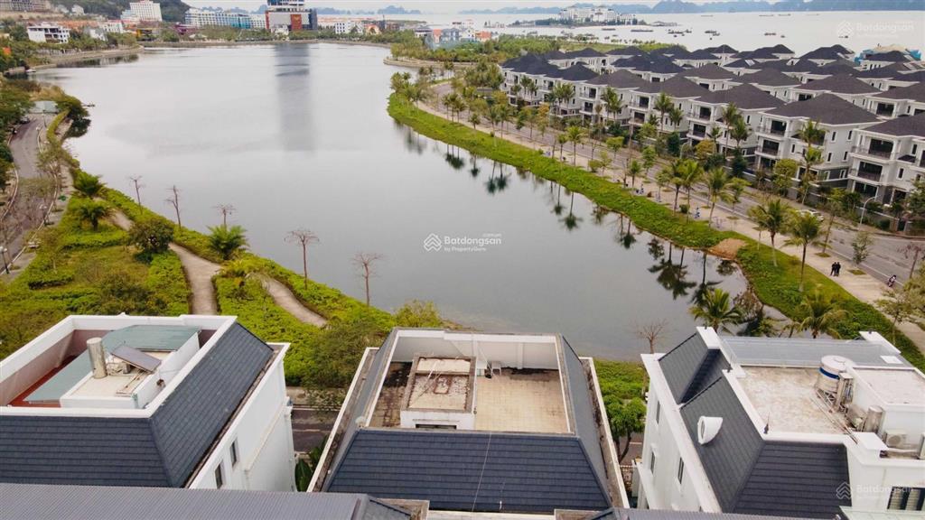 Bán lỗ giá 11 tỷ căn shophouse vip góc view hồ và biển grand bay townhouse hạ long.  0914 043 ***