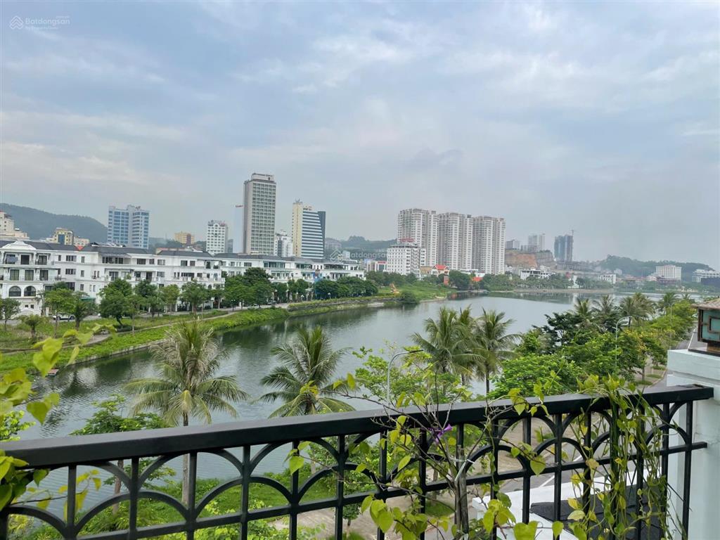 Bán lỗ giá 11 tỷ căn shophouse vip góc view hồ và biển grand bay townhouse hạ long.  0914 043 ***