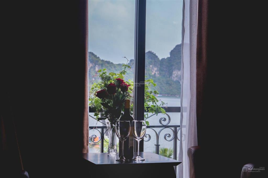 Bán lỗ căn khách sạn 7 tầng bãi tắm cột 5 8 hạ long giá 19,5 tỉ  0914 043 ***