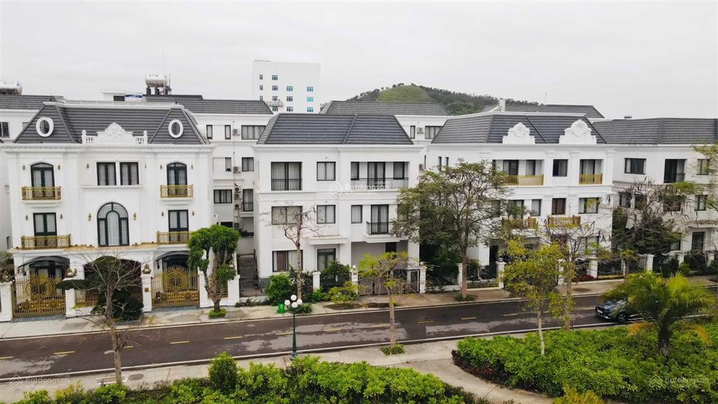 Bán lỗ 18 tỉ một cặp song lập 250m2 pearl villas biệt thự biển hạ long.  0914 043 ***