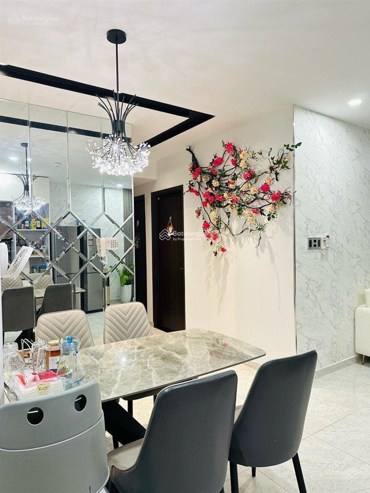 Bán chcc kingston residence  phú nhuận. dt 80m2, 2pn, 2wc. giá 6.8 tỷ.  0906 101 *** vinh