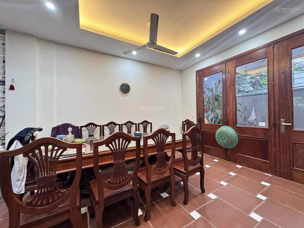 Phân lô 3 ô tô tránh nhau, vỉa hè hai bên, nhà đẹp, đón đầu cầu trần hưng đạo, tiện ích xung quanh