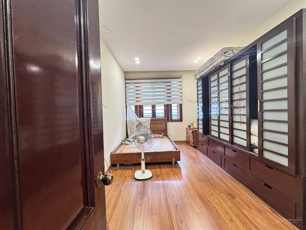 Phân lô 3 ô tô tránh nhau, vỉa hè hai bên, nhà đẹp, đón đầu cầu trần hưng đạo, tiện ích xung quanh