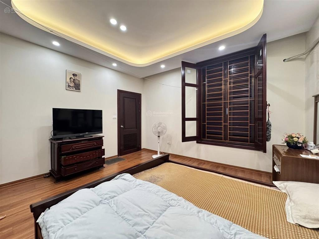 Phân lô 3 ô tô tránh nhau, vỉa hè hai bên, nhà đẹp, đón đầu cầu trần hưng đạo, tiện ích xung quanh