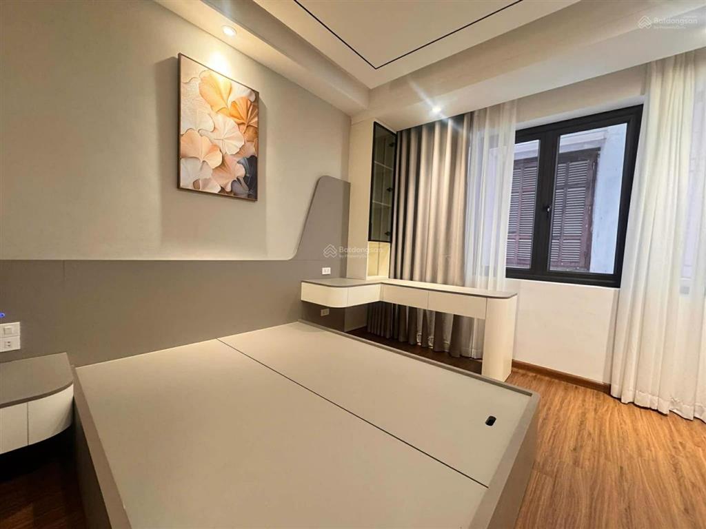 Bán nhà riêng tại phường bồ đề, 7 tầng thang máy, 9,7 tỷ, 40m2, chính chủ, giá ưu đãi.