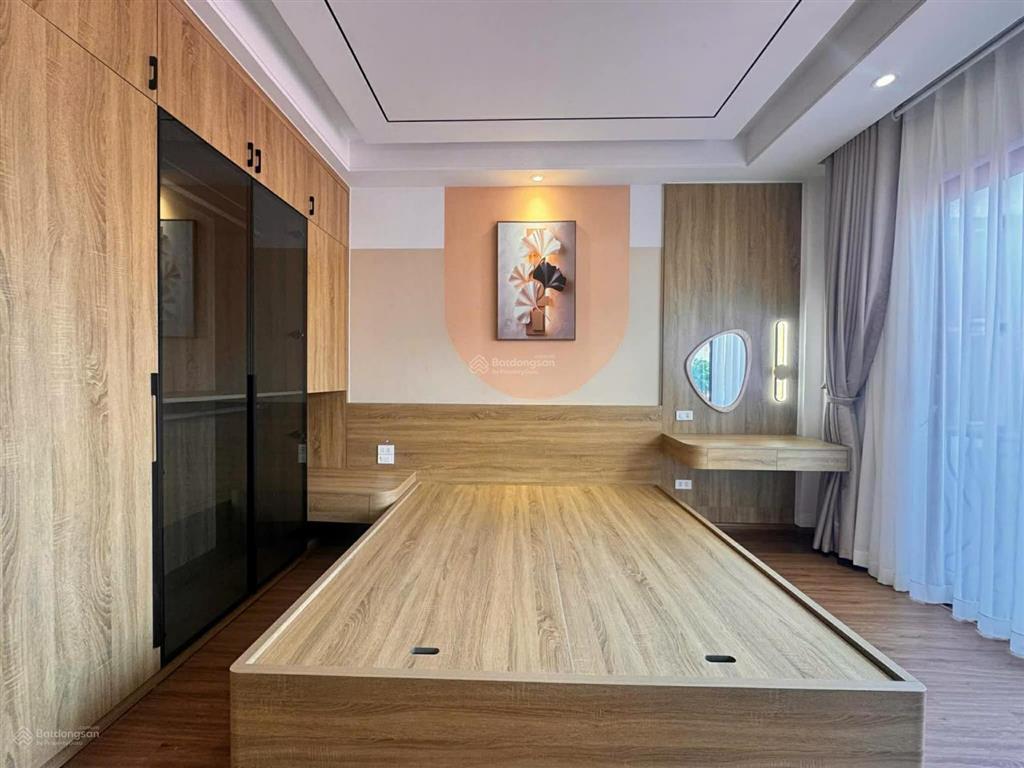 Bán nhà riêng tại phường bồ đề, 7 tầng thang máy, 9,7 tỷ, 40m2, chính chủ, giá ưu đãi.