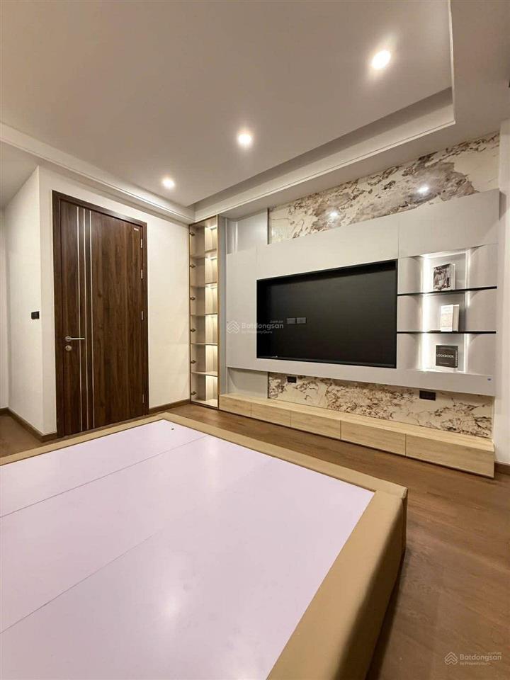Nhà đẹp ngọc thụy thang máy xịn 80m ô tô ở sướng