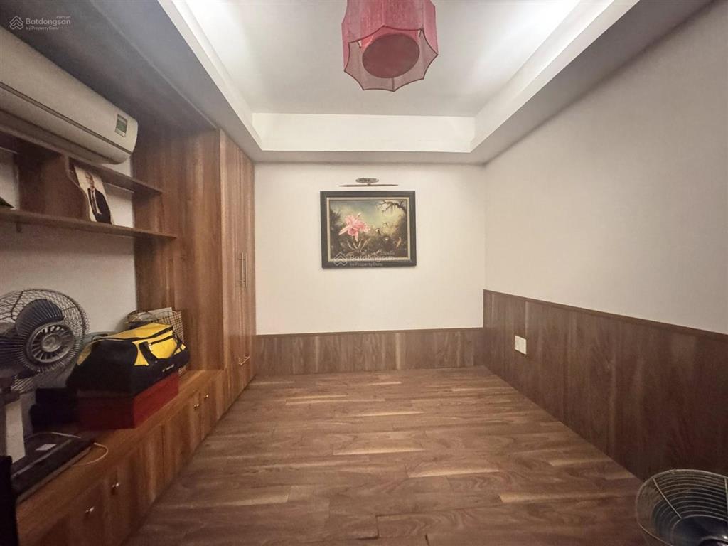 Nếu bạn đang tìm một tòa nhà mặt phố làm văn phòng, hai mặt tiền tại long biên, ib thúy nhé.