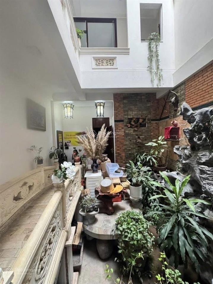 Giảm chào 10 tỷ, bán nhà phố ngọc lâm kinh doanh, giá siêu hời 250tr/m, 180m2, xây căn hộ dịch vụ.