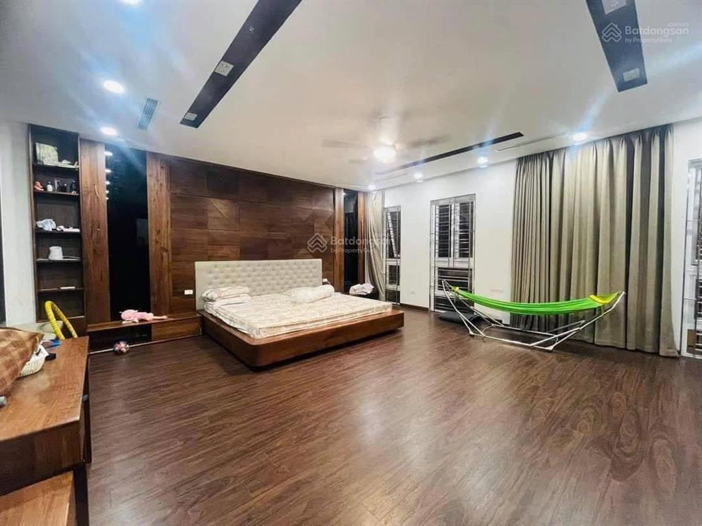 Giảm chào 10 tỷ, bán nhà phố ngọc lâm kinh doanh, giá siêu hời 250tr/m, 180m2, xây căn hộ dịch vụ.