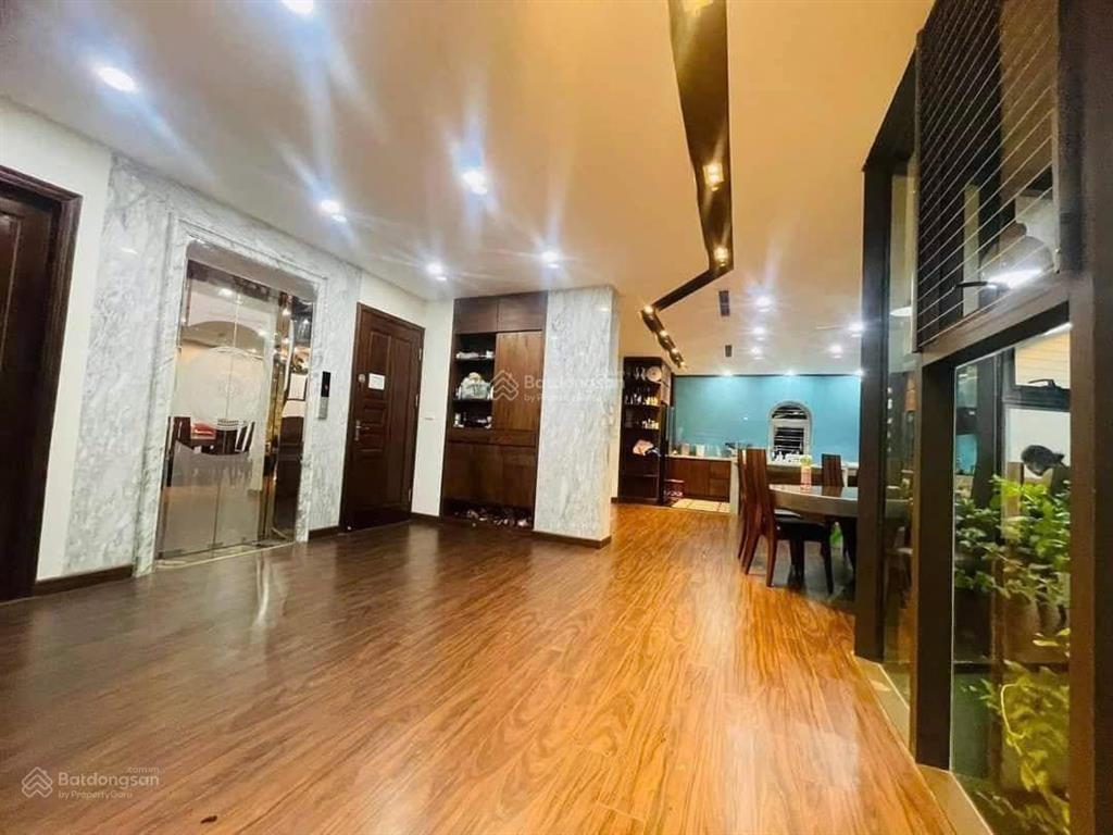 Giảm chào 10 tỷ, bán nhà phố ngọc lâm kinh doanh, giá siêu hời 250tr/m, 180m2, xây căn hộ dịch vụ.