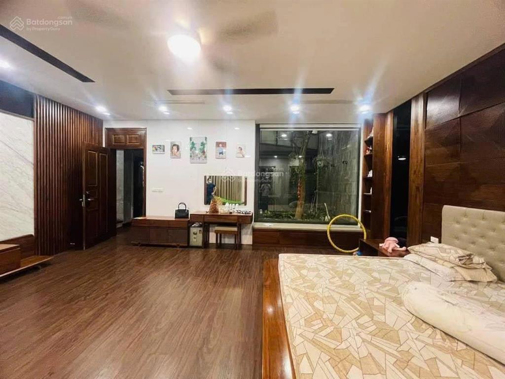 Giảm chào 10 tỷ, bán nhà phố ngọc lâm kinh doanh, giá siêu hời 250tr/m, 180m2, xây căn hộ dịch vụ.