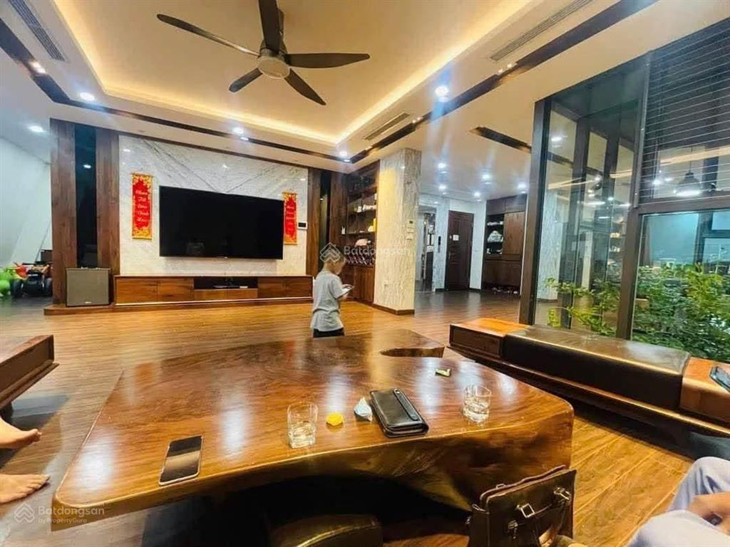 Giảm chào 10 tỷ, bán nhà phố ngọc lâm kinh doanh, giá siêu hời 250tr/m, 180m2, xây căn hộ dịch vụ.