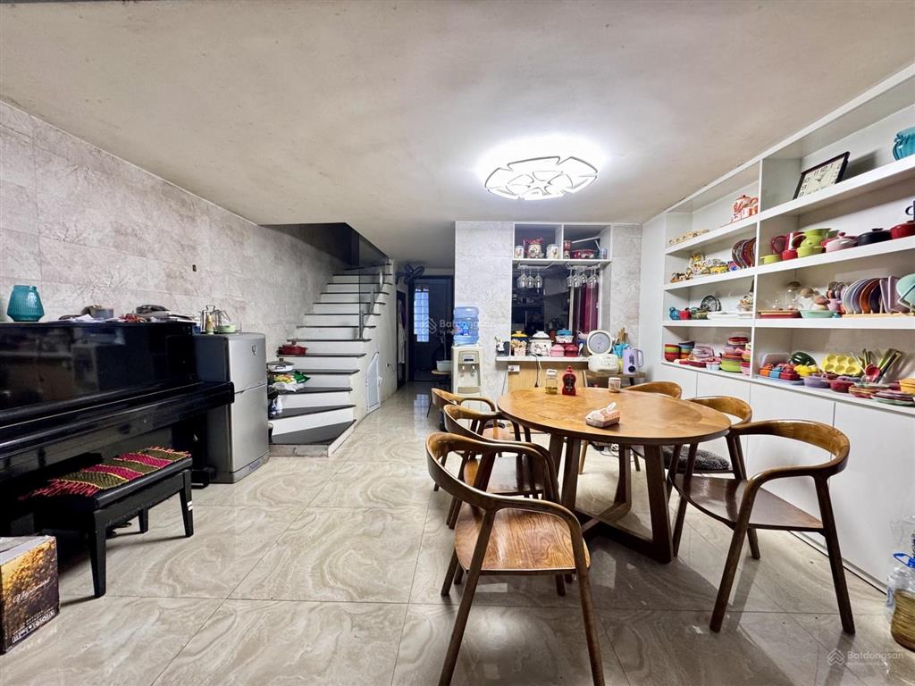 Bán nhà mặt phố ngọc lâm, 18,6 tỷ, 40m2, giá ưu đãi đẹp, kinh doanh sầm uất.