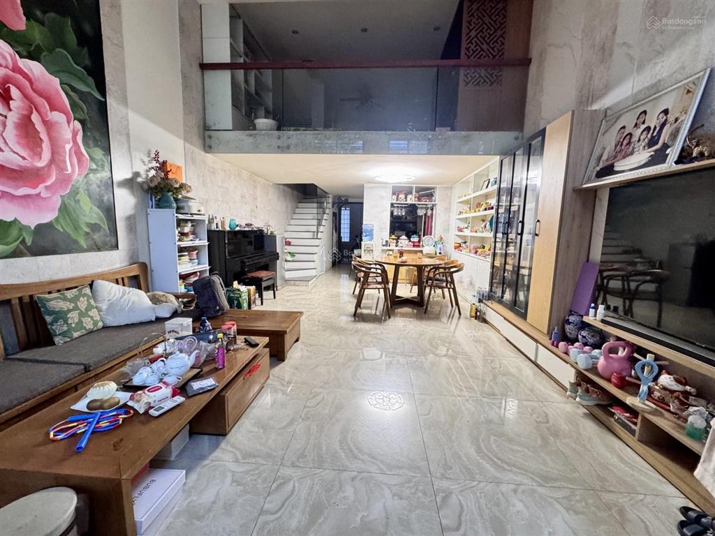 Bán nhà mặt phố ngọc lâm, 18,6 tỷ, 40m2, giá ưu đãi đẹp, kinh doanh sầm uất.