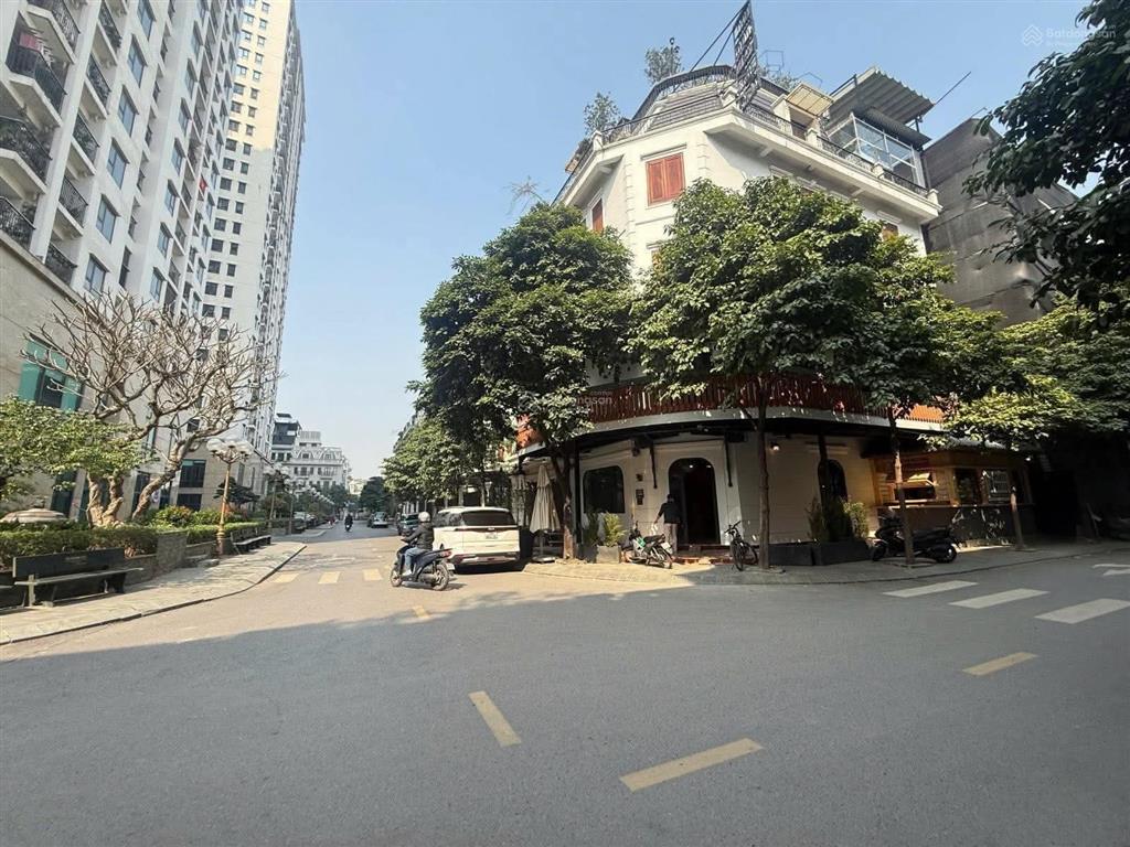Siêu biệt thự lô góc 3 mặt tiền tại siêu dự án hc garden 319 hồng tiến, hiếm có 1 căn.