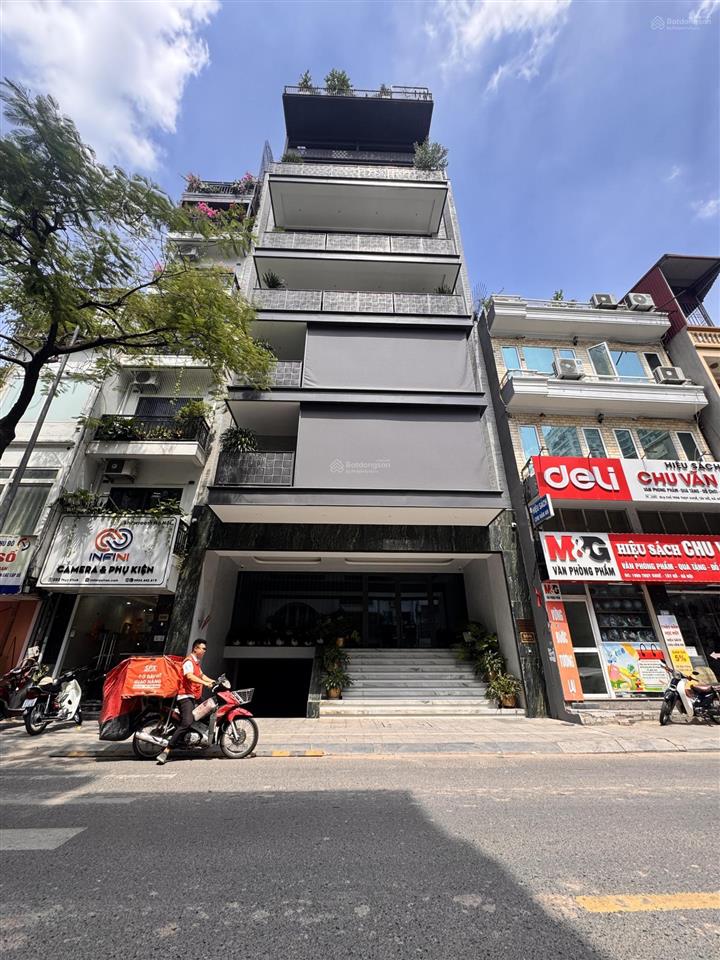 Bán toà văn phòng mặt phố thuỵ khuê, tây hồ, vị trí trung tâm, chủ cần bán nên giá cực tốt.