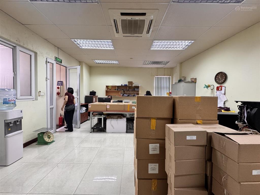 Bán toà văn phòng mặt phố thuỵ khuê, tây hồ, vị trí trung tâm, chủ cần bán nên giá cực tốt.