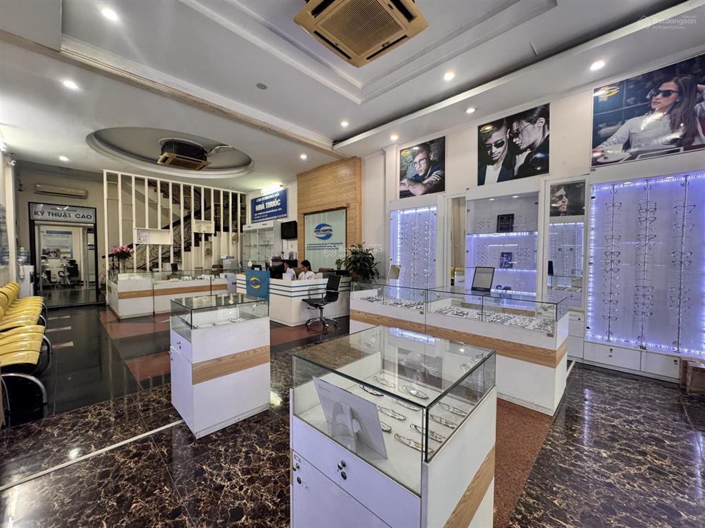 Bán toà văn phòng mặt phố thuỵ khuê, tây hồ, vị trí trung tâm, chủ cần bán nên giá cực tốt.