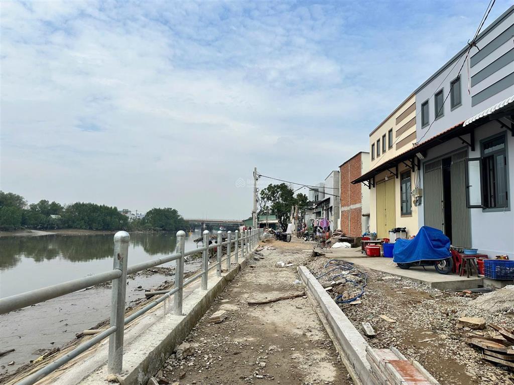 Bán nhà mặt tiền ven sông nhà bè (sổ sẵn) 6x11m giá 2,5 tỷ