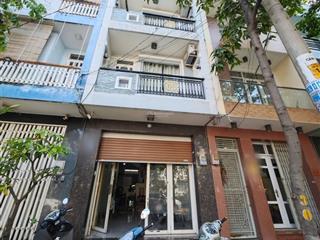 Nhà đẹp 3 lầu full nội thất  đường 10m  gần chợ , công viên