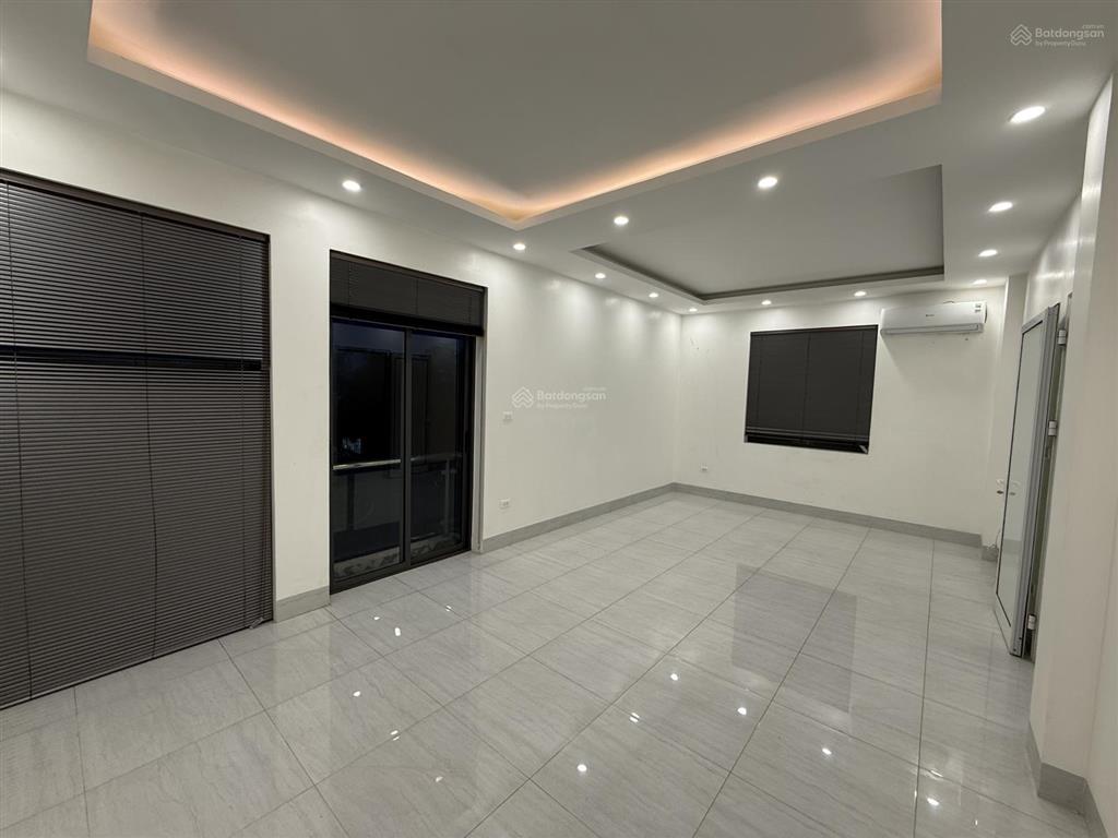 Cho thuê lô góc bt an phú 200m2 hoàn thiện đẹp, mặt đường 27m.