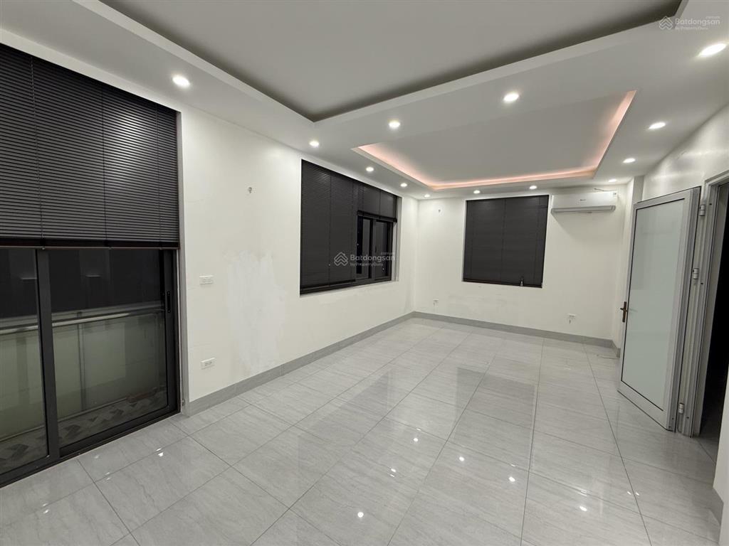 Cho thuê lô góc bt an phú 200m2 hoàn thiện đẹp, mặt đường 27m.