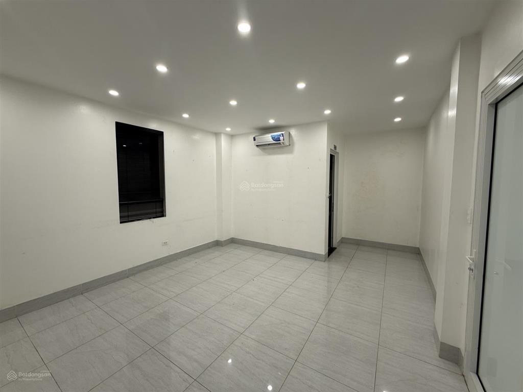 Cho thuê lô góc bt an phú 200m2 hoàn thiện đẹp, mặt đường 27m.