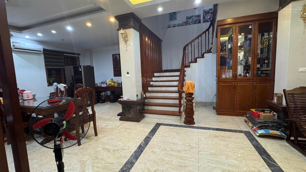 Chính chủ cho thuê biệt thự full nội thất xịn. vừa ở vừa làm văn phòng
