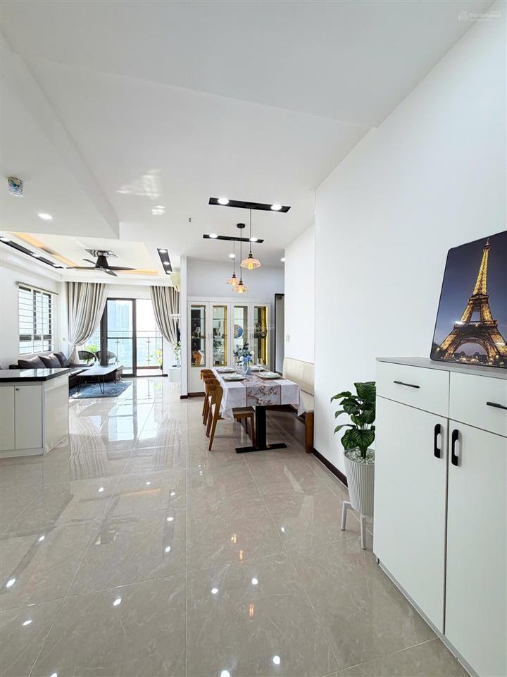 Cần bán căn hộ dockland quận 7...99m,2pn,2wc..gía siêu rẻ